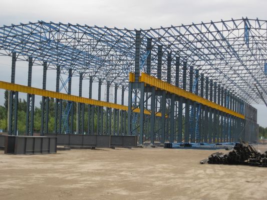 ओवरहेड क्रेन के साथ पूर्वनिर्मित स्टील संरचना कार्यशाला