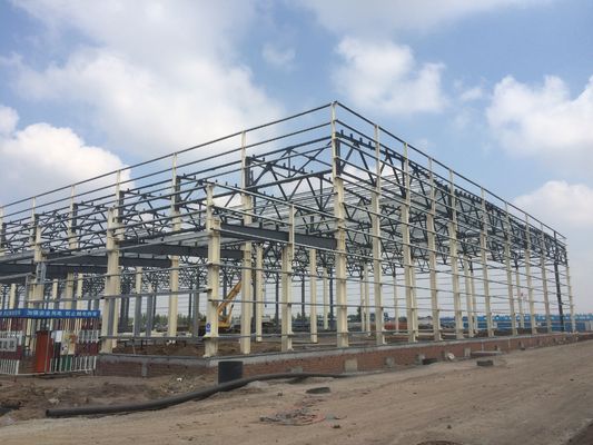 भंडारण धातु फ्रेम प्रकाश सैंडविच पैनल पूर्वनिर्मित भवन संरचना पेंट जस्ती इस्पात निर्माण गोदाम