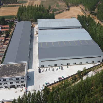 बड़े स्पैन और उच्च हवा प्रतिरोध के साथ प्रीफैब स्टील संरचना कार्यशाला