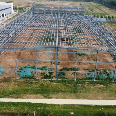 ग्लास वूल सैंडविच पैनलों के साथ पूर्वनिर्मित स्टील वेयरहाउस 150m x 40m