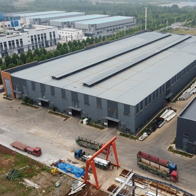 इन्सुलेशन पैनल के साथ Q235B ASTM A572 प्रीफैब स्टील वेयरहाउस बिल्डिंग