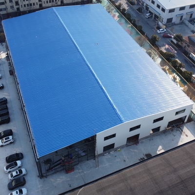 इन्सुलेशन पैनल के साथ Q235B ASTM A572 प्रीफैब स्टील वेयरहाउस बिल्डिंग
