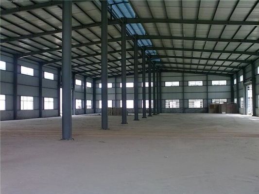 ग्लास वूल सैंडविच पैनलों के साथ प्रीफैब स्टील वेयरहाउस